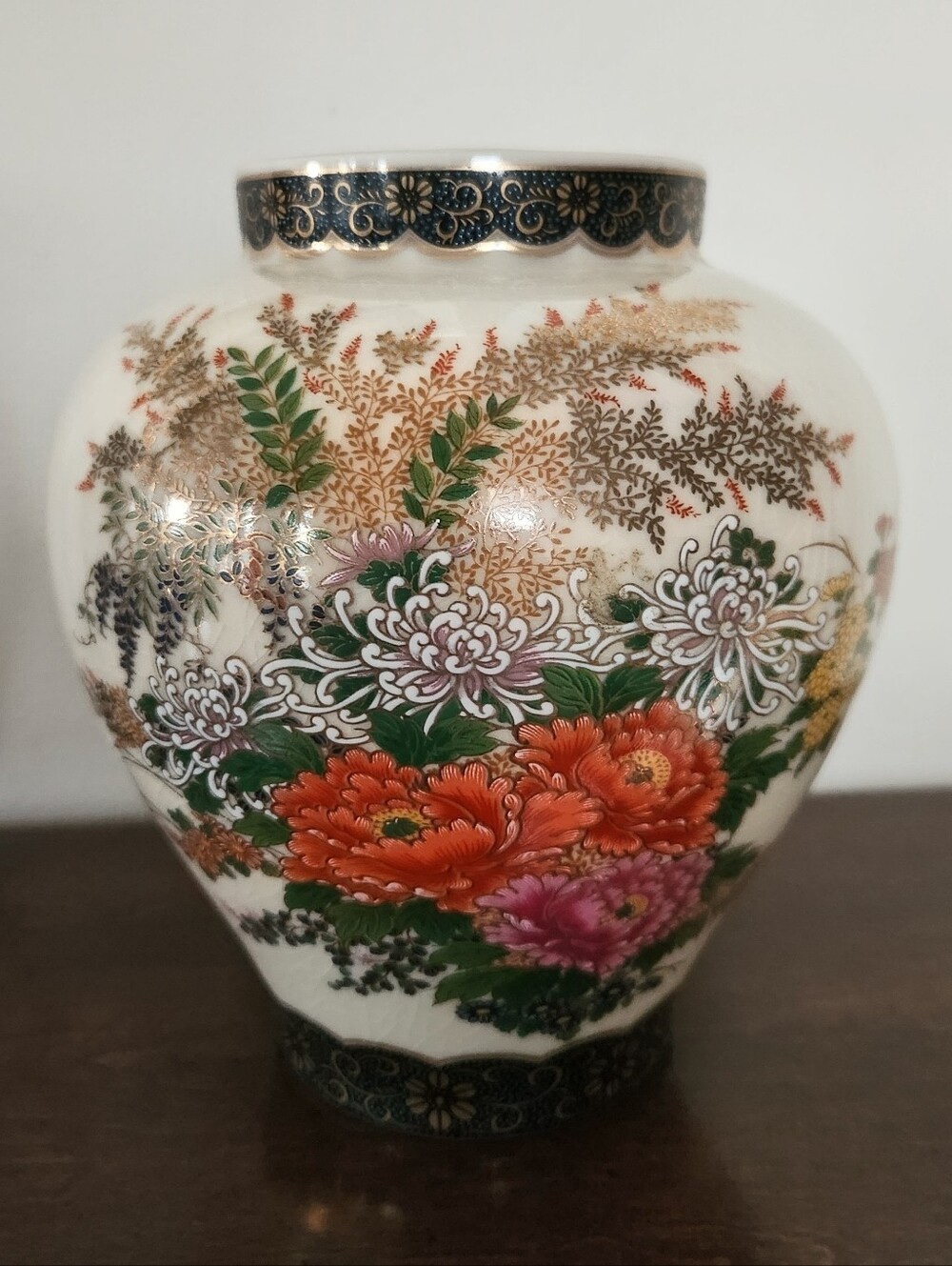Vintage Japanese Kutani Style Porcelain Vase 7” Floral Chrysanthemum Gold Gilt